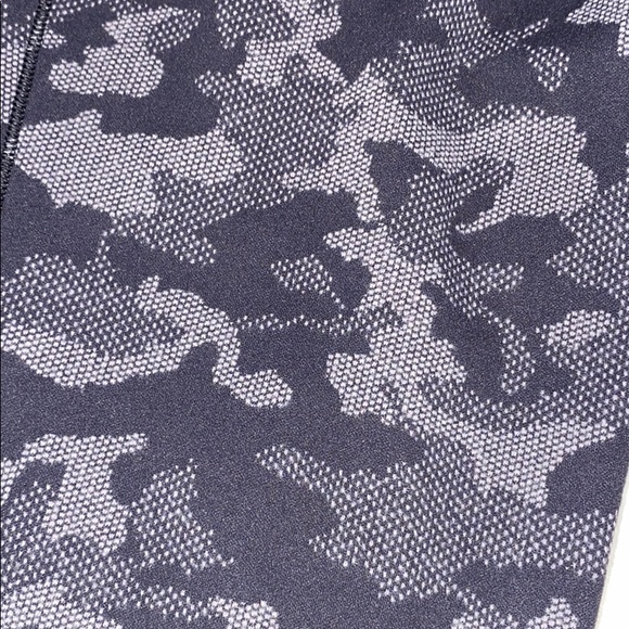 Lululemon ✨sold out✨ Camo jogger - Picture 4 of 6